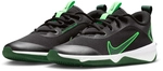 NIKE Omni Multi-Court Hallenschuhe Kinder 012 - black/fir-green strike 38.5