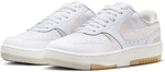 NIKE Gamma Force Sneaker Damen 103 - white/phantom-light bone-sanddrift 36