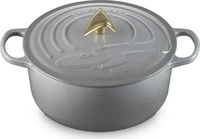 Le Creuset Signature Perlgrau Star Trek Enterprise-Br&auml;ter mit Deckel 26 cm