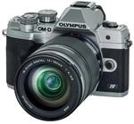 Olympus E-M10 IV Silber + M.Zuiko ED 14-150 mm 1:4,0-5,6 II