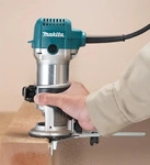 Makita Oberfr&auml;se RT0702CX2J, 710 W, 0-40mm Hubh&ouml;he, Ober- Winkel-, &