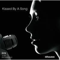 in-akustik VARIOUS - Kissed By A Song (Vinyl)
