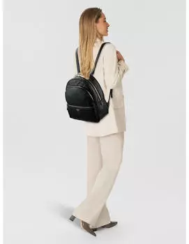 Guess Manhattan II (HWPD7118330) black logo – Guess Manhattan II (HWPD7118330) black logo – urbaner Tagesrucksack mit Kunstleder-Charakter