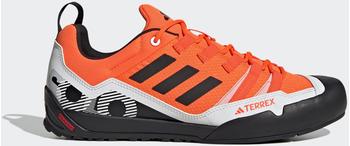 Adidas Terrex Swift Solo 2.0 Hiking impact orange/core black/crystal white – Adidas Terrex Swift Solo 2.0 Hiking: Perfekt für Outdoor-Abenteuer