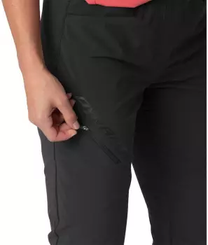 Dynafit Traverse Hybrid Dynastretch Pants Women (08-0000072059) black out – Dynafit Traverse Hybrid Dynastretch Pants Women – vielseitige Funktionshose für alpine Unternehmungen