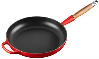 Le Creuset Signature Bratpfanne mit Holzgriff 26 cm kirschrot