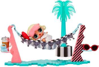MGA Entertainment Möbel mit Puppe - Serie 6 - Holiday Comfort & Leading Baby