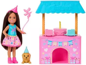 Barbie Club Chelsea Geburtstagsüberraschungs-Spielset, Puppe (brünett) & verwandelbares Hundehaus (JJB41)