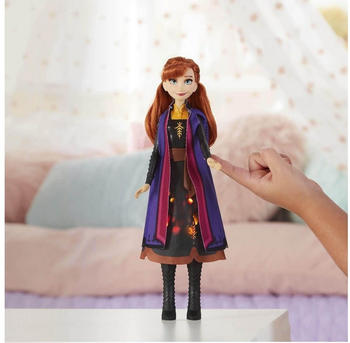 Hasbro Die Eiskönigin II Lichtzauber Anna