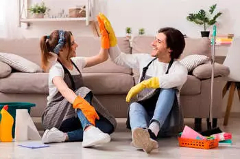 Swiffer DUSTER KIT Staubfangtücher Mikrofaser, 1 Set – Schonende Oberflächenbehandlung ohne Kratzer oder Rückstände