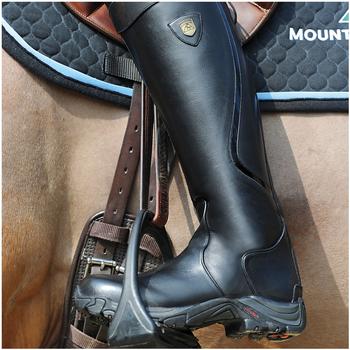 Mountain Horse Snowy River black