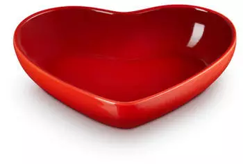 Le Creuset Schüssel in Herzform in kirschrot