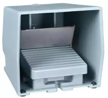 Schneider Electric XPEM529 Einzelfu&szlig;schalter mit Abdeckung 2NC+2NO metallisch blau (XPEM529)