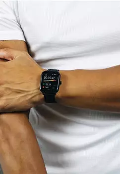 Reflex Active RA44-2216 – Reflex Active RA44-2216 verbindet präzises Fitness-Tracking mit elegantem Design