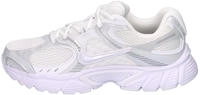 Nike HQ7901-101, Nike V5 RNR Sneaker Damen in white-white-black-metallic silver,