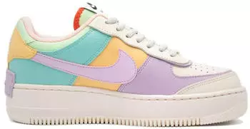 Nike Air Force 1 Shadow in bunten Pastellfarben, Low-Top-Sneaker mit auff&auml;lligem Design und komfortabler Sohle.