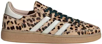 Adidas Handball Spezial Women Leopard magic beige/ivory/aurora ivy – Adidas Handball Spezial Women Leopard – Veloursleder trifft auf auffälliges Design