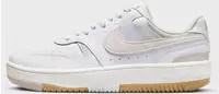 Nike DX9176-103, Nike Gamma Force Sneaker Damen wei&szlig; hellbeige sanddrift schwarz