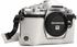 MegaGear Ever Ready Kamera Halbtasche mit Trageriemen für Olympus OM-D E-M10 Mark III
