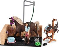 Schleich 42438, Schleich Horse Club Waschplatz mit Emily & Luna, Spielfigur