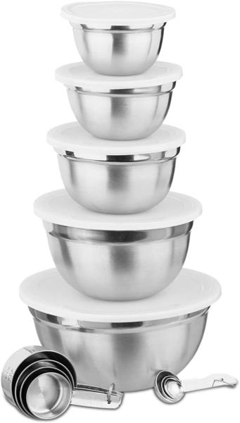 Relaxdays Küchen Set 18-tlg., 5 x Rührschüssel mit Deckel, Messlöffel & Measuring Cups, Küchenzubehör Set, silber/weiß