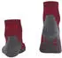 Falke TK5 Kurze Wandersocken aus Merinowolle-Mischgewebe cranberry-black