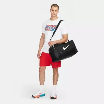 Nike Brasilia 9.5 (DM3976) black/black/white – Praktische Ausstattungsmerkmale für den täglichen Gebrauch