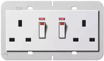 Gira British Standard (BS 1363-2) geschaltet mit Kontrolllicht und Shutter System 55 reinwei&szlig; gl&auml;nzend