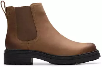 Clarks Orinoco3 Lane Boots with robust, durable studded sole walnut leather