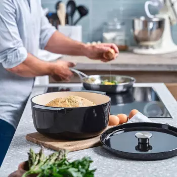 KitchenAid Schmortopf Gusseisen 26 cm 5,2l Onyx Black – Vielseitige Einsatzmöglichkeiten für kulinarische Höhenflüge
