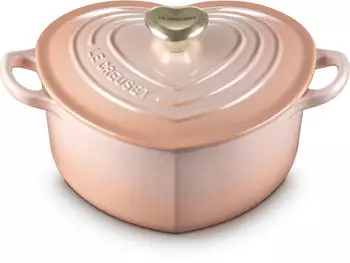 Le Creuset Herzbr&auml;ter aus Gusseisen mit goldenem Herzgriff in p&ecirc;che