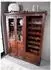 Massivmoebel24 Oxford Weinschrank Akazie nougat lackiert 144x47x180cm (09-618-620-0P42)