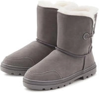 LASCANA Winterstiefel aus kuscheligem Lammfell, robuste Sohle, Winterstiefelette,