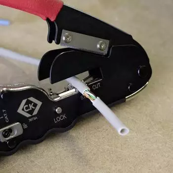 C.K Magma Kompakte Pass-Through Crimpzange für RJ11/RJ45 6/8P (T3673A)